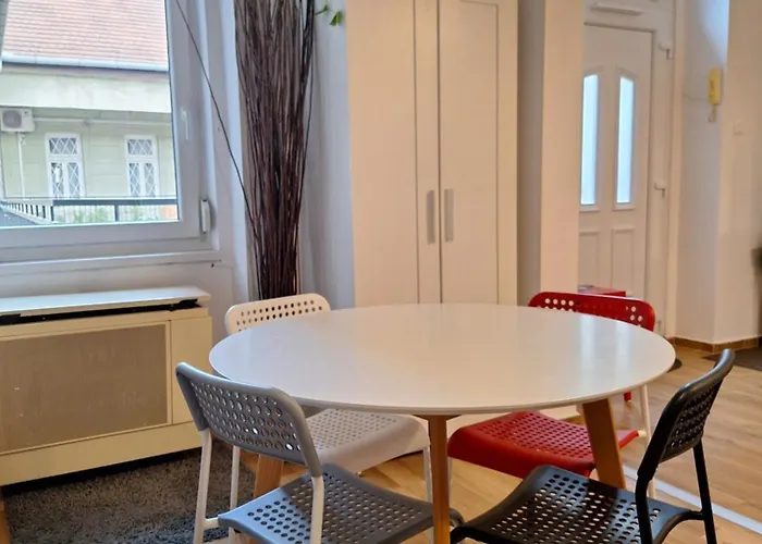 Vibe Apartment, Downtown, Free Parking * بودابست